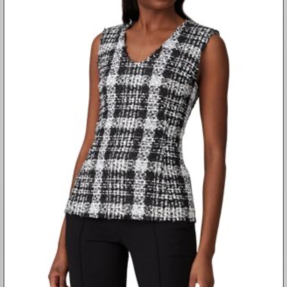 THEORY Sculpt U Shell Top – Size Medium – Excellent Condition – Retails …